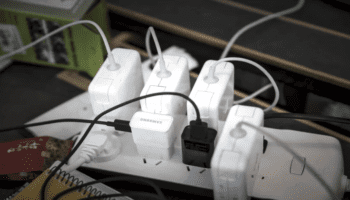 Είναι Ασφαλής η Φόρτιση Κινητού, Tablet, ή Laptop με Κάθε Φορτιστή?